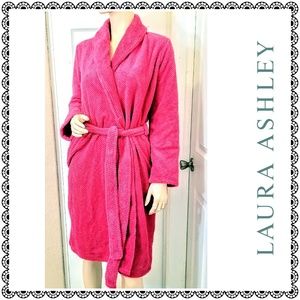 {Laura Ashley} Rose red fluffy belted robe, sz S